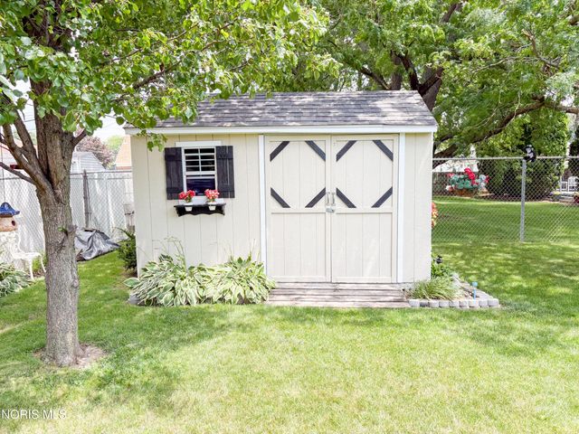 569 S Fargo Street, Oregon, OH 43616