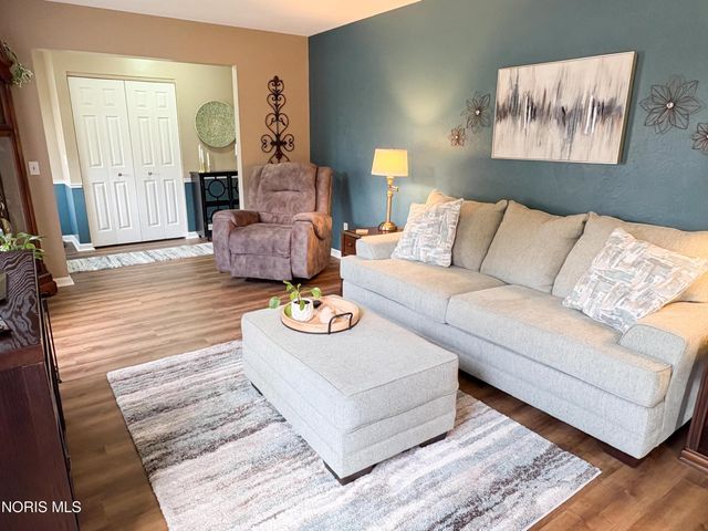 569 S Fargo Street, Oregon, OH 43616