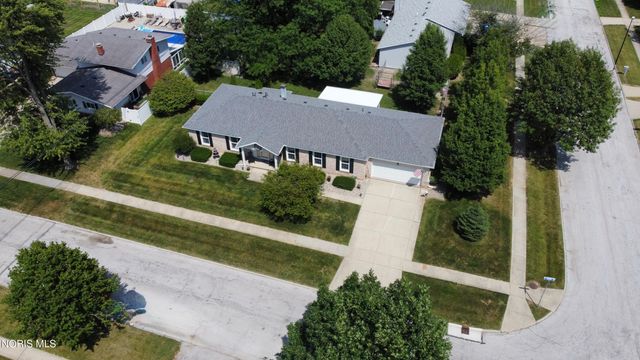 569 S Fargo Street, Oregon, OH 43616