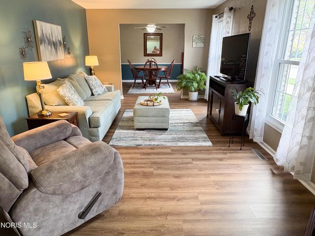 569 S Fargo Street, Oregon, OH 43616