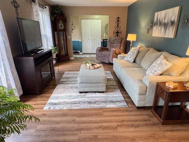 569 S Fargo Street, Oregon, OH 43616