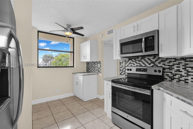 117 Lake Emerald Dr 204, Oakland Park, FL 33309