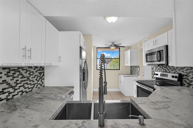 117 Lake Emerald Dr 204, Oakland Park, FL 33309