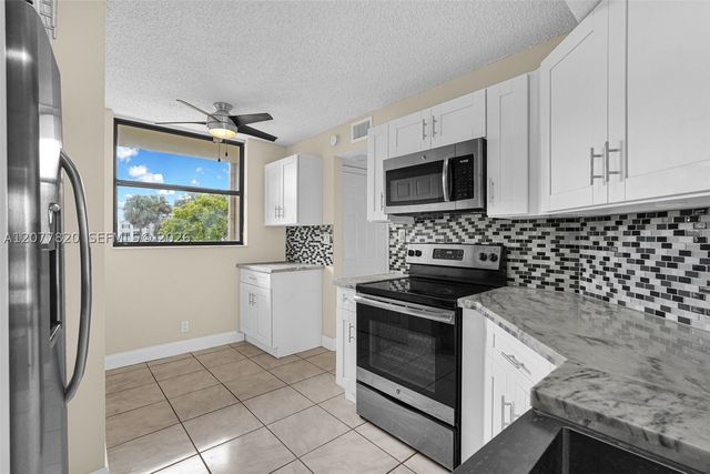 117 Lake Emerald Dr 204, Oakland Park, FL 33309