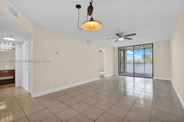 117 Lake Emerald Dr 204, Oakland Park, FL 33309