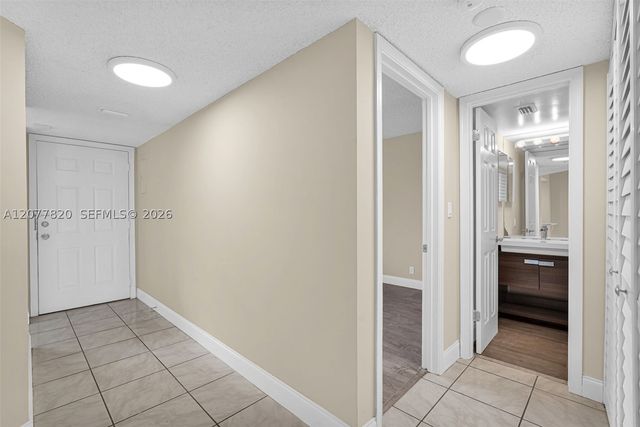117 Lake Emerald Dr 204, Oakland Park, FL 33309
