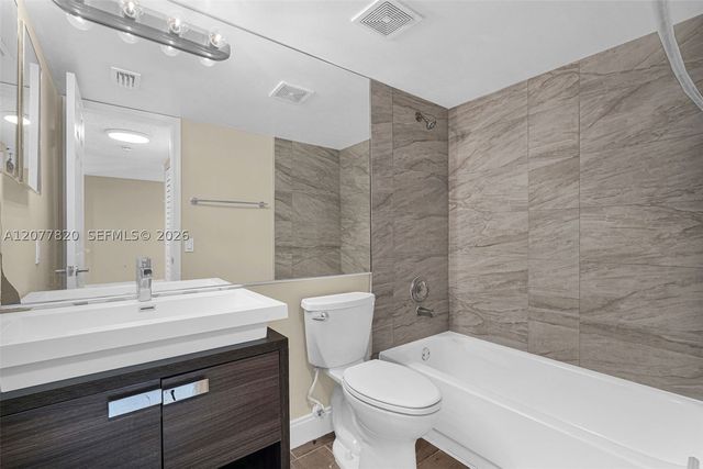 117 Lake Emerald Dr 204, Oakland Park, FL 33309