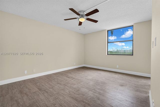 117 Lake Emerald Dr 204, Oakland Park, FL 33309