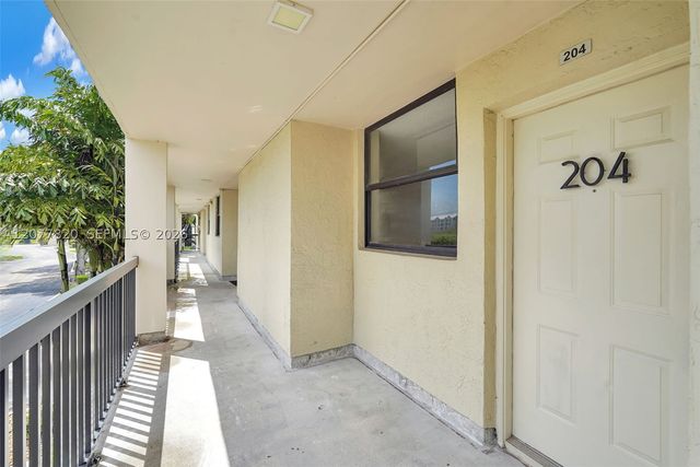 117 Lake Emerald Dr 204, Oakland Park, FL 33309