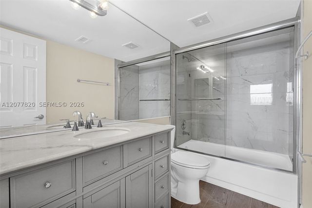 117 Lake Emerald Dr 204, Oakland Park, FL 33309