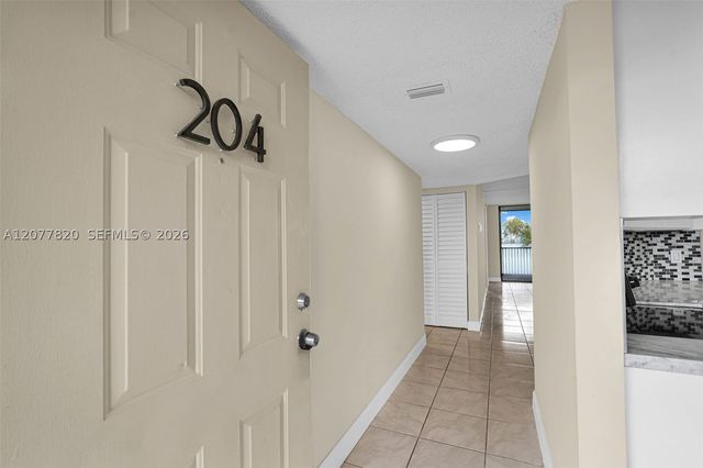 117 Lake Emerald Dr 204, Oakland Park, FL 33309