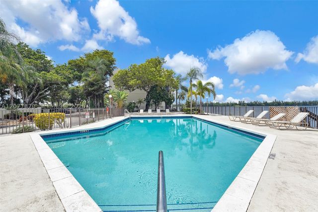 117 Lake Emerald Dr 204, Oakland Park, FL 33309