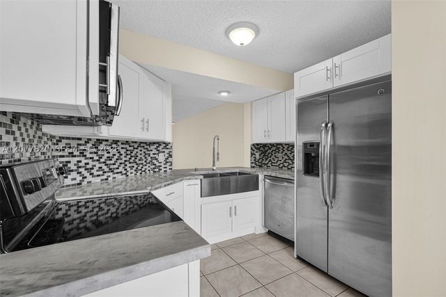 117 Lake Emerald Dr 204, Oakland Park, FL 33309