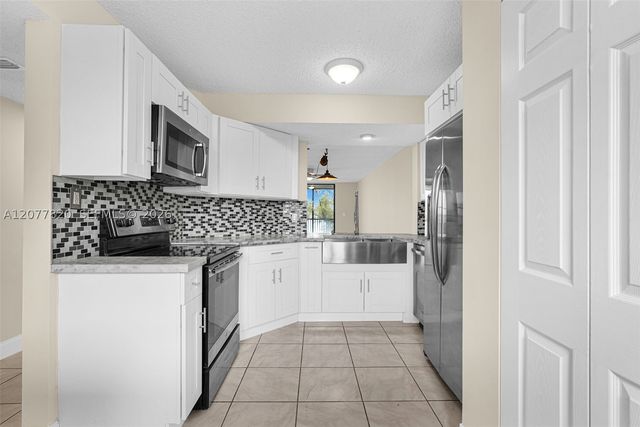 117 Lake Emerald Dr 204, Oakland Park, FL 33309