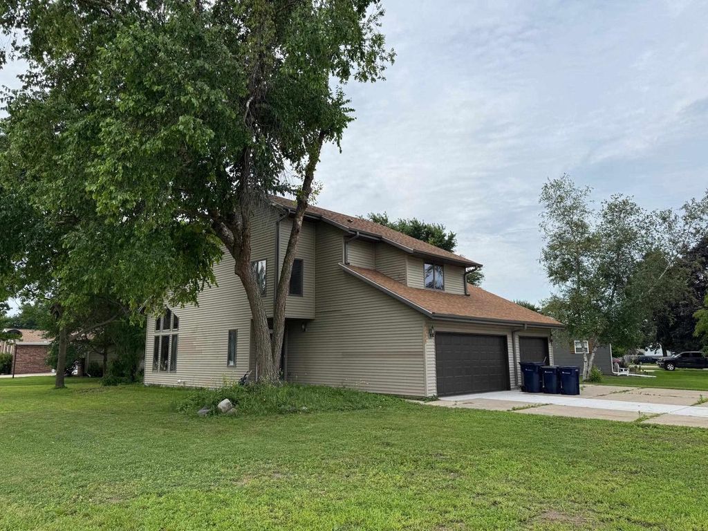 2214 Browning Drive, Janesville, WI 53546