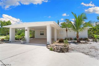 66 River CT, Naples, FL 34110