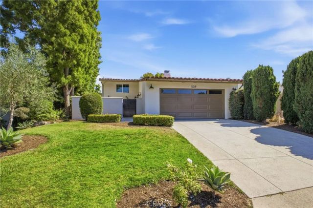 539 Vista Flora, Newport Beach, CA 92660