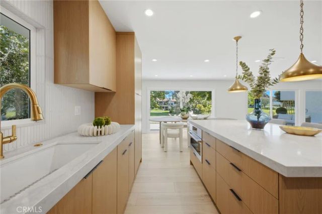 539 Vista Flora, Newport Beach, CA 92660