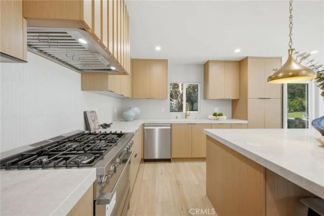 539 Vista Flora, Newport Beach, CA 92660