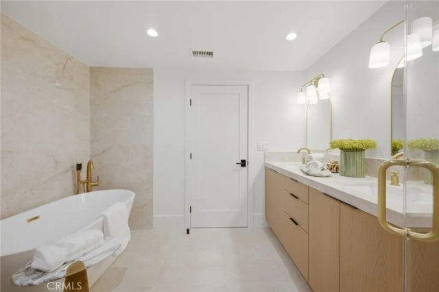 539 Vista Flora, Newport Beach, CA 92660