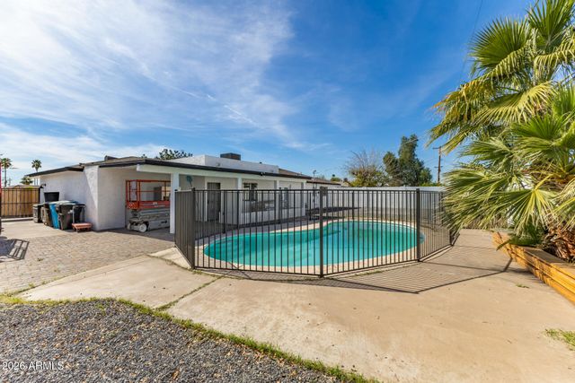 1912 W ROMA Avenue, Phoenix, AZ 85015