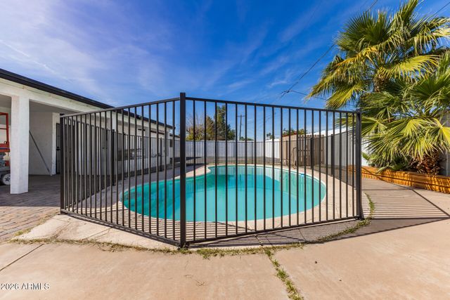 1912 W ROMA Avenue, Phoenix, AZ 85015