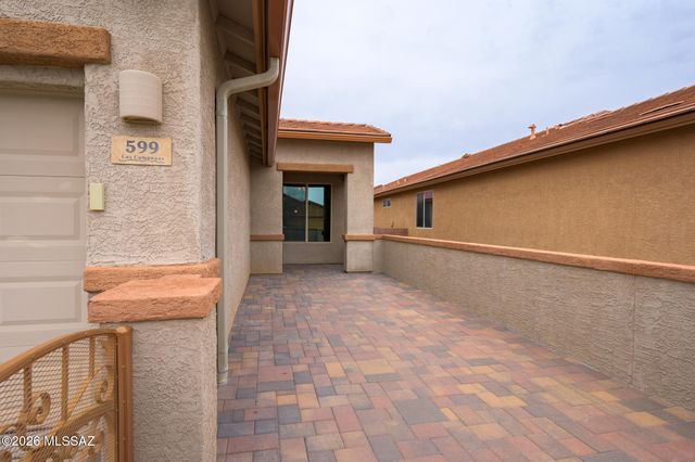 599 N Tunitcha Drive, Green Valley, AZ 85614