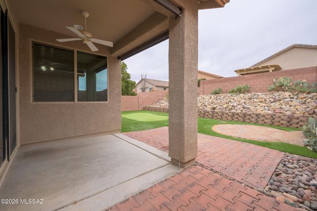 599 N Tunitcha Drive, Green Valley, AZ 85614