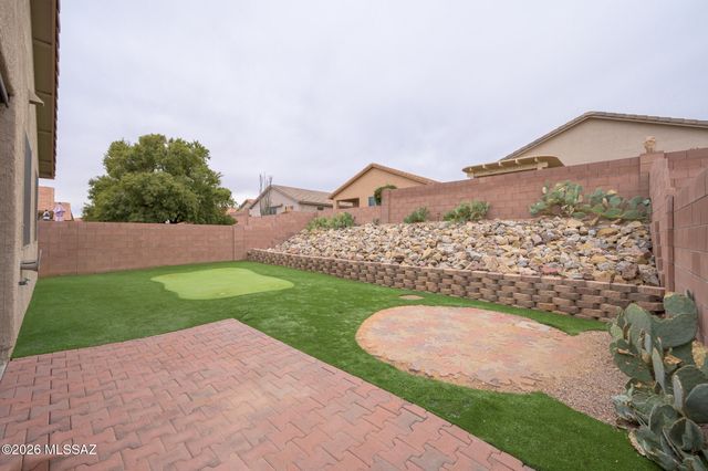 599 N Tunitcha Drive, Green Valley, AZ 85614