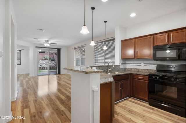 599 N Tunitcha Drive, Green Valley, AZ 85614