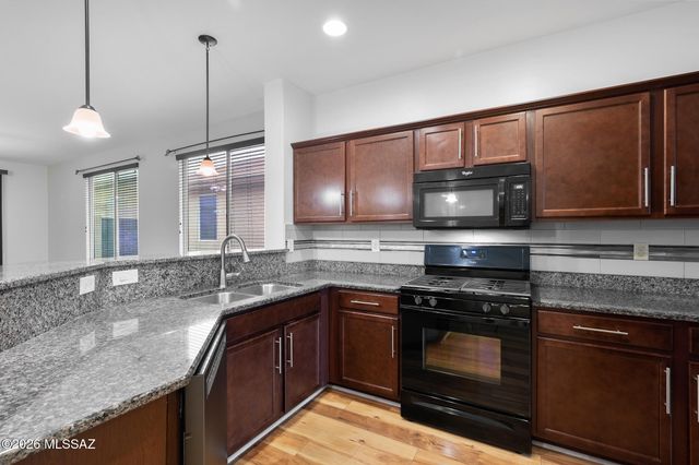 599 N Tunitcha Drive, Green Valley, AZ 85614