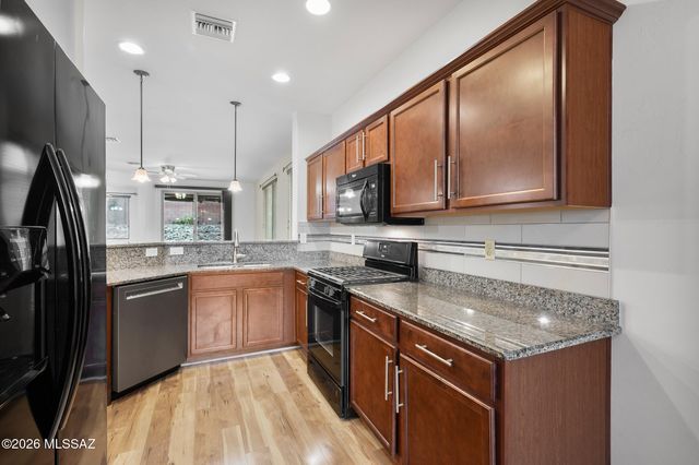 599 N Tunitcha Drive, Green Valley, AZ 85614