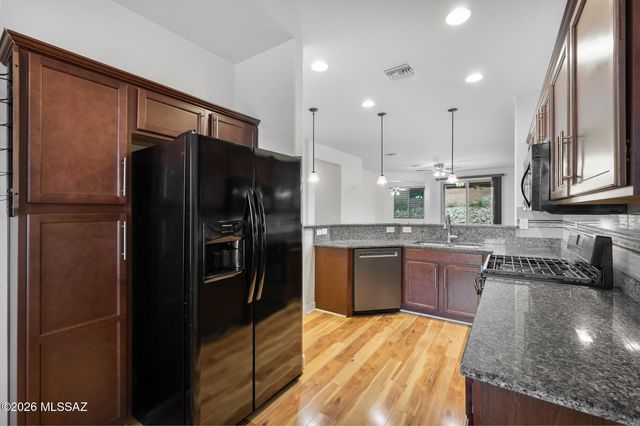 599 N Tunitcha Drive, Green Valley, AZ 85614