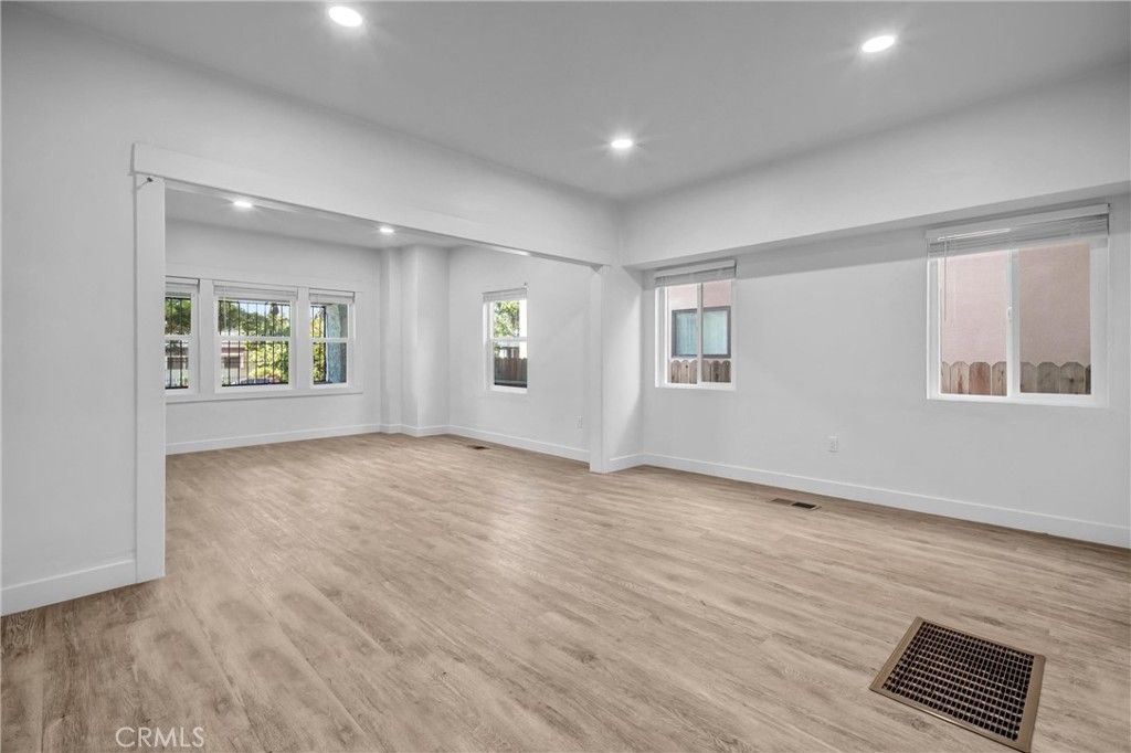 2924 S Normandie, Los Angeles, CA 90007 — photo 4