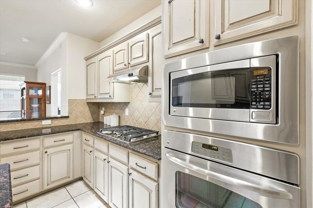 2209 Laurel Forest Drive, Fort Worth, TX 76177