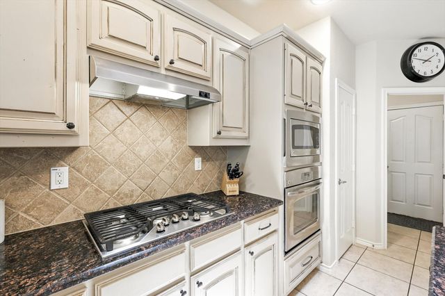 2209 Laurel Forest Drive, Fort Worth, TX 76177