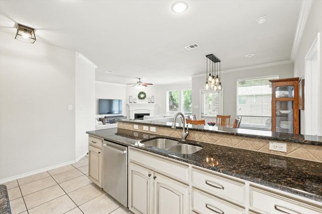 2209 Laurel Forest Drive, Fort Worth, TX 76177