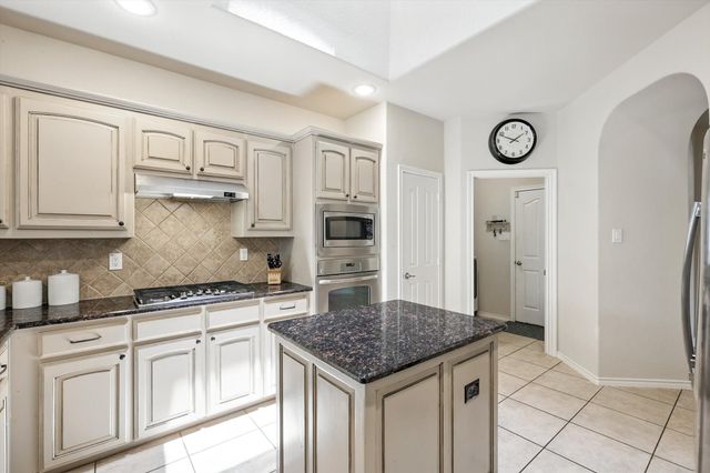 2209 Laurel Forest Drive, Fort Worth, TX 76177