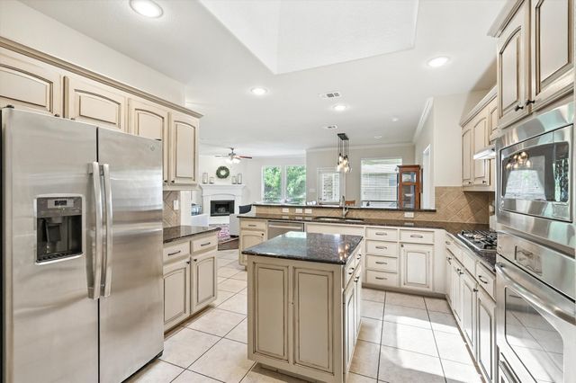 2209 Laurel Forest Drive, Fort Worth, TX 76177