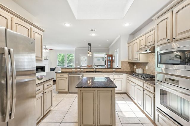 2209 Laurel Forest Drive, Fort Worth, TX 76177