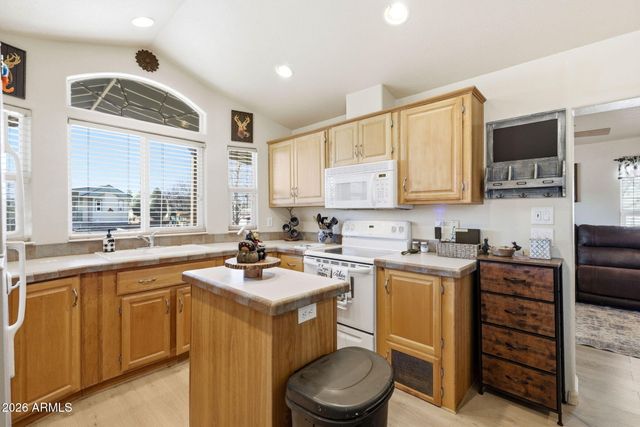 2218 RODEO Road, Overgaard, AZ 85933