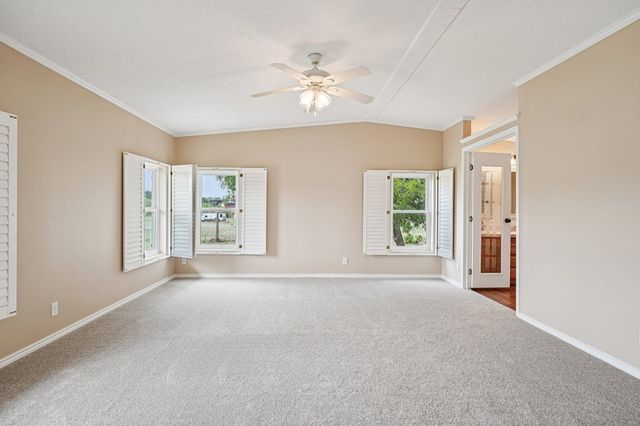 250 Wharton Rd, Kerrville, TX 78028