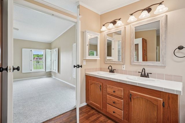 250 Wharton Rd, Kerrville, TX 78028
