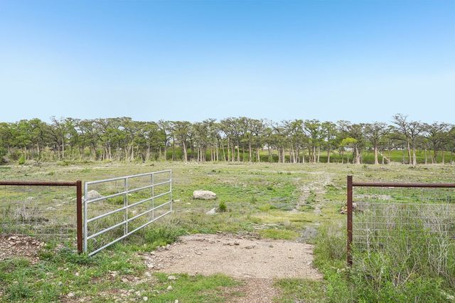250 Wharton Rd, Kerrville, TX 78028