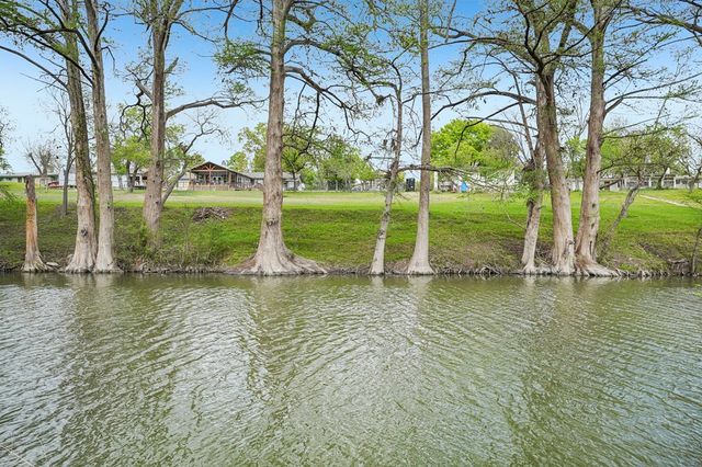 250 Wharton Rd, Kerrville, TX 78028