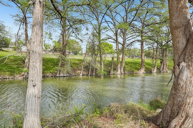 250 Wharton Rd, Kerrville, TX 78028
