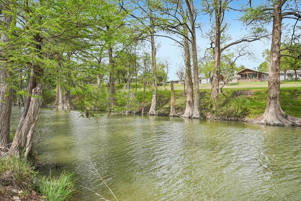 250 Wharton Rd, Kerrville, TX 78028