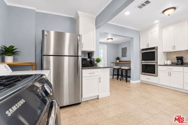 152 N Benton Way, Los Angeles, CA 90026