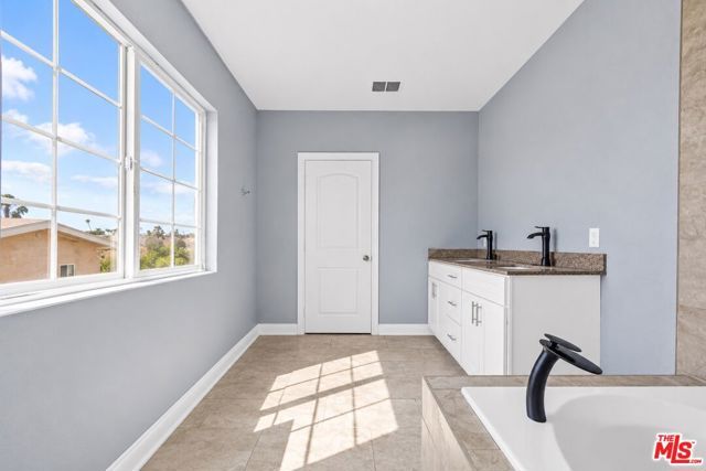 152 N Benton Way, Los Angeles, CA 90026