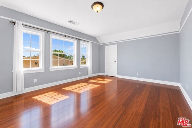 152 N Benton Way, Los Angeles, CA 90026
